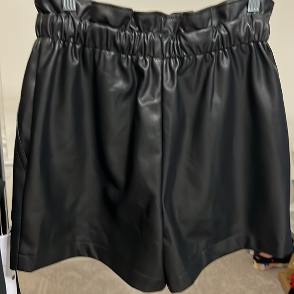 Urban Outfitters High Waist shorts. Like new condition - Picture 2 of 3